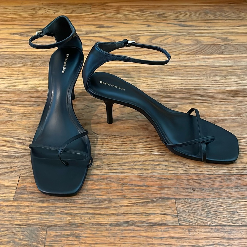 Reformation “Gigi” 3” Mid Heel strappy heeled sandal size 9 Prom Wedding Event